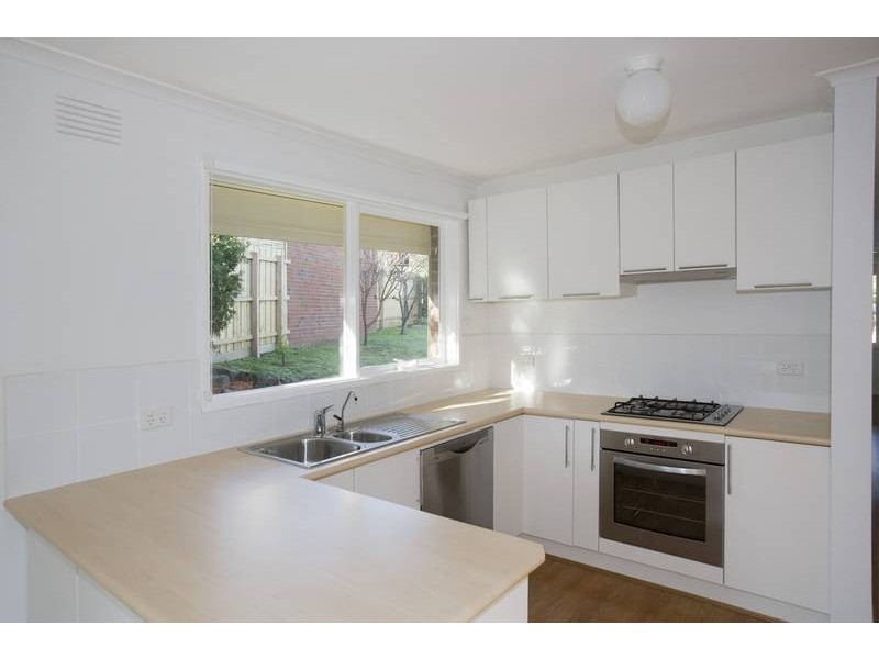 23 Chalcot Drive, Endeavour Hills VIC 3802