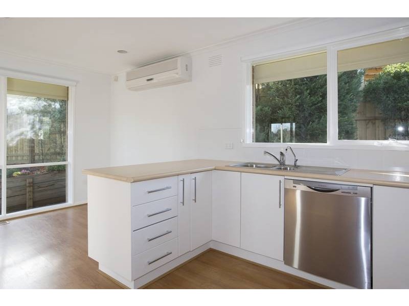 23 Chalcot Drive, Endeavour Hills VIC 3802