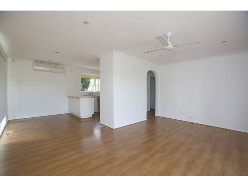 23 Chalcot Drive, Endeavour Hills VIC 3802