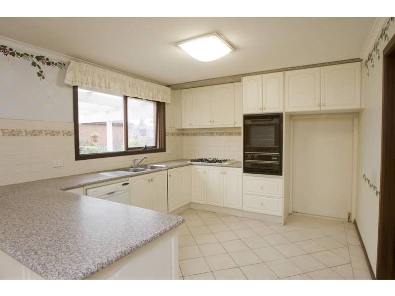8 Lauriston Drive, Endeavour Hills VIC 3802