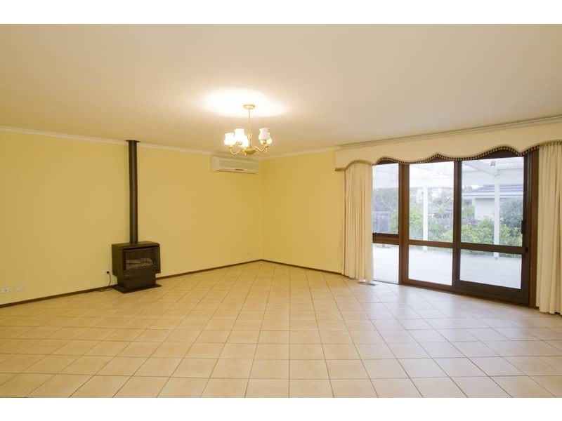 8 Lauriston Drive, Endeavour Hills VIC 3802