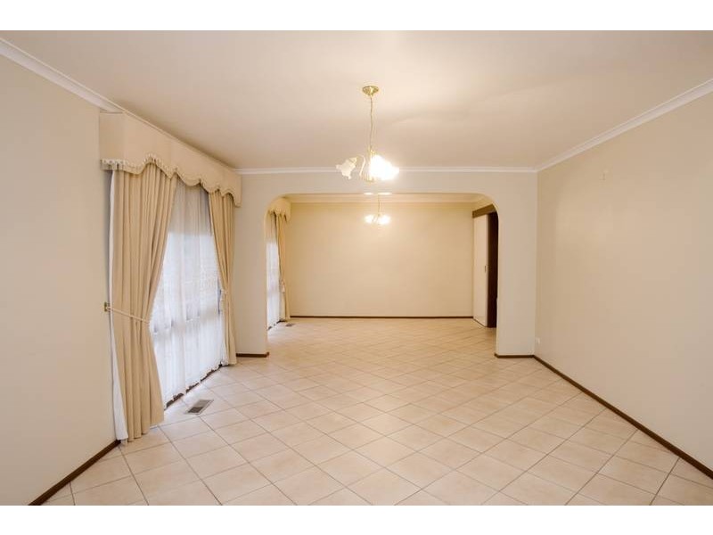 8 Lauriston Drive, Endeavour Hills VIC 3802