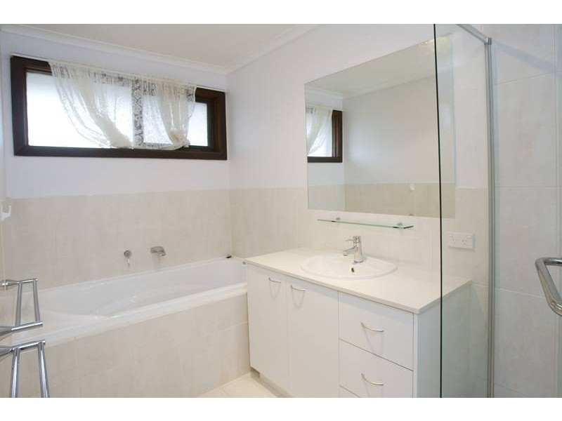 8 Lauriston Drive, Endeavour Hills VIC 3802