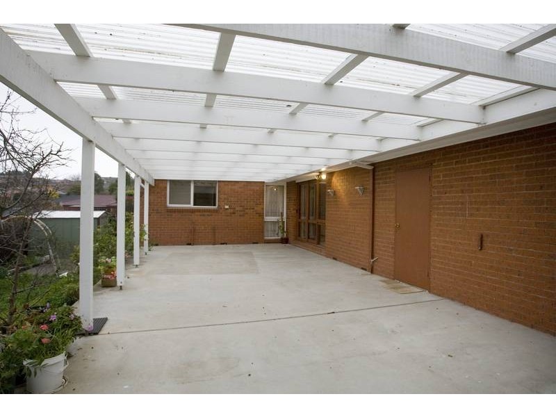8 Lauriston Drive, Endeavour Hills VIC 3802