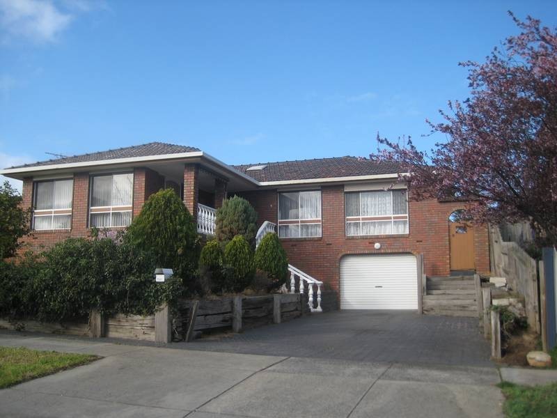 9 Tench Rise, Endeavour Hills VIC 3802