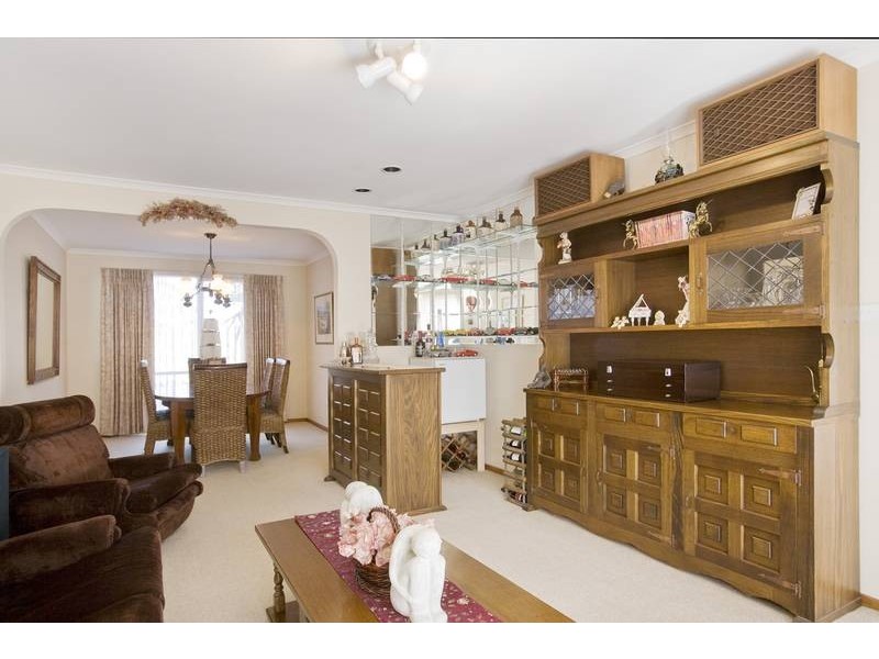 5 Edward Freeth Drive, Endeavour Hills VIC 3802