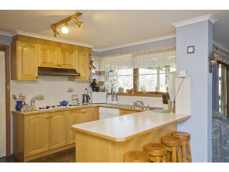 5 Edward Freeth Drive, Endeavour Hills VIC 3802