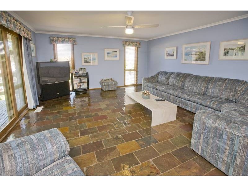 5 Edward Freeth Drive, Endeavour Hills VIC 3802