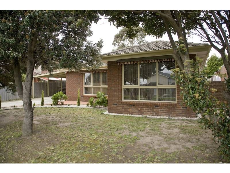 24 John Fawkner Drive, Endeavour Hills VIC 3802