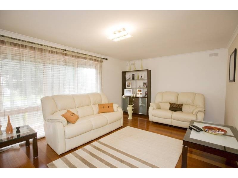 24 John Fawkner Drive, Endeavour Hills VIC 3802