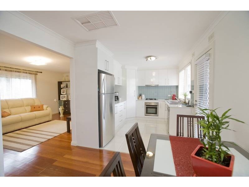 24 John Fawkner Drive, Endeavour Hills VIC 3802