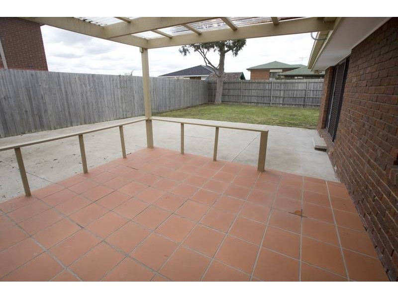 24 John Fawkner Drive, Endeavour Hills VIC 3802