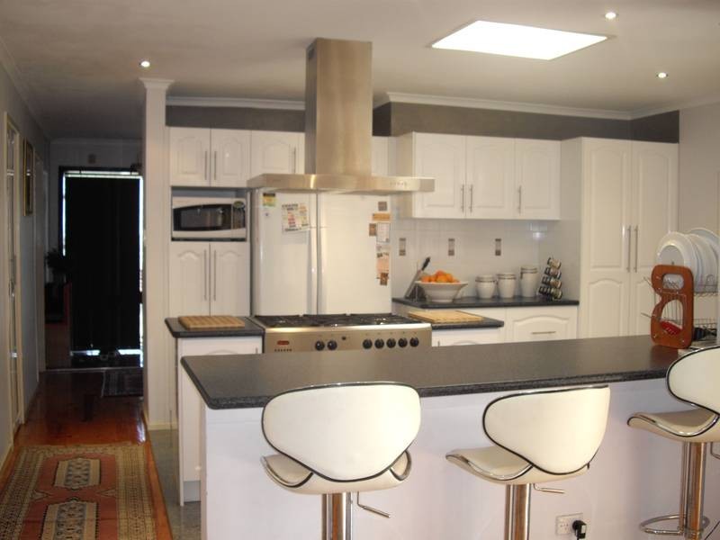 6 Hughes Close, Endeavour Hills VIC 3802