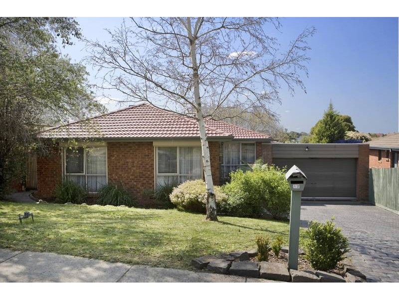 12 Singleton Drive, Endeavour Hills VIC 3802