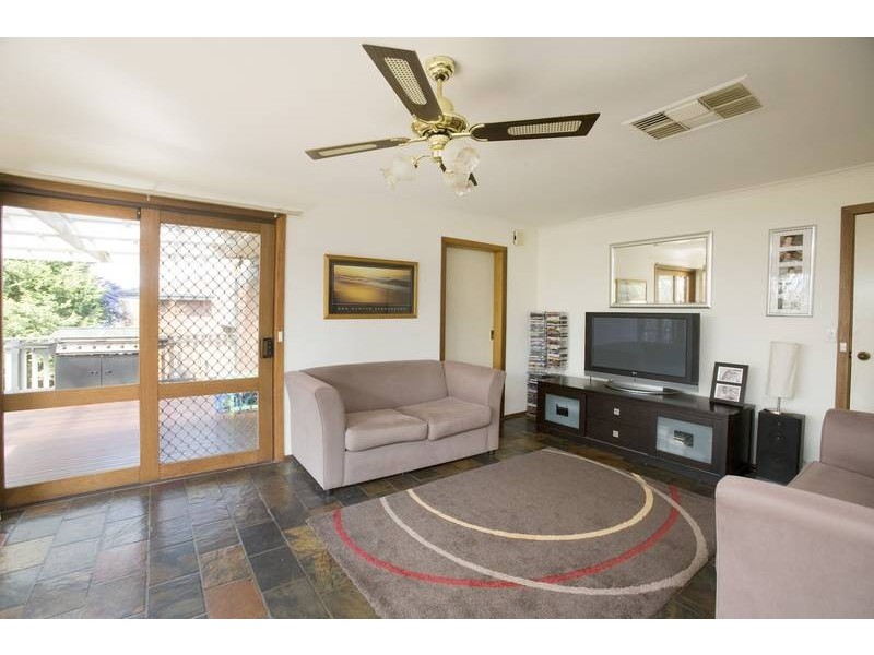 12 Singleton Drive, Endeavour Hills VIC 3802