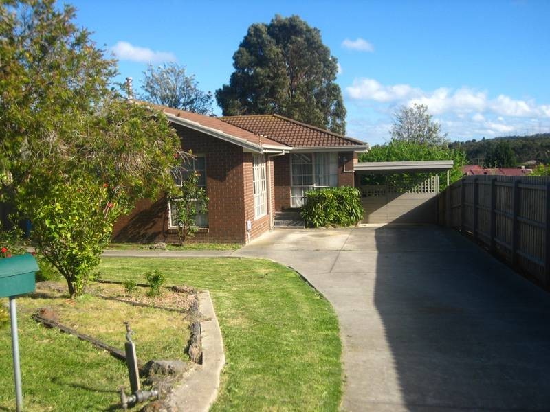 11 Paula Terrace, Endeavour Hills VIC 3802