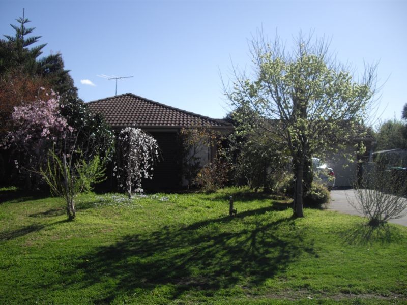 13 Raduett Court, Endeavour Hills VIC 3802