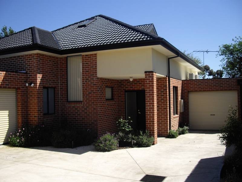 2/11 Moomba Parade, Dandenong VIC 3175