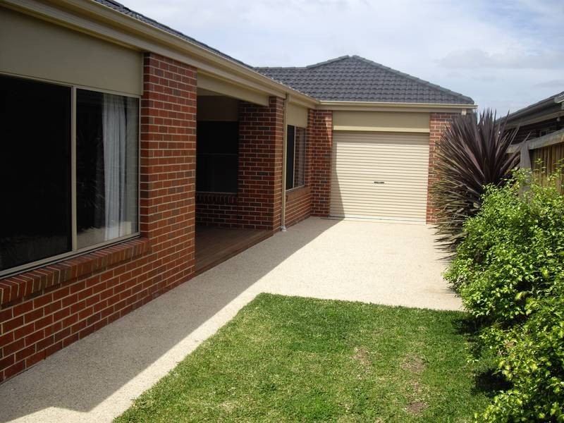 6 Angelique Street, Berwick VIC 3806