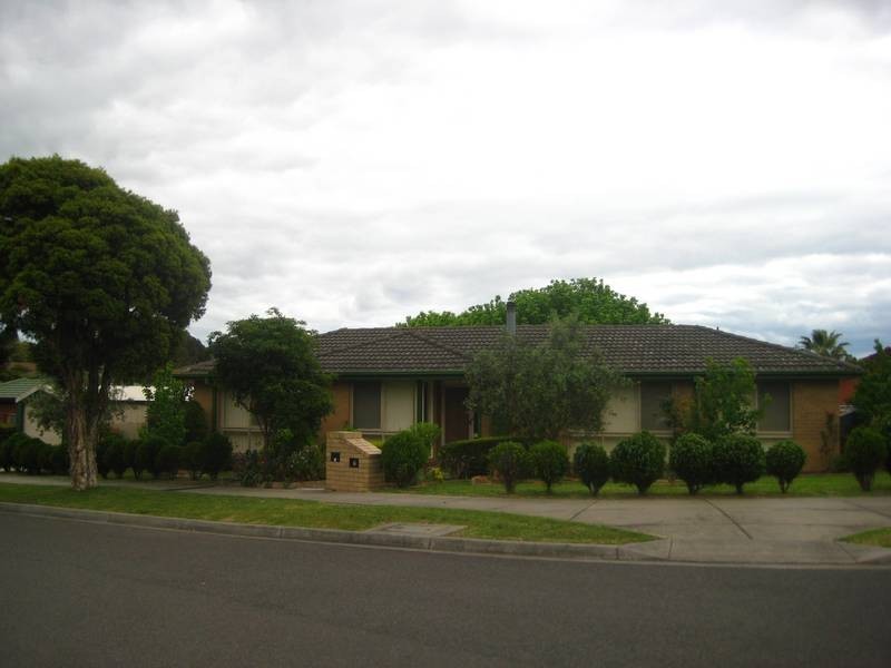 1 Mossvale Close, Endeavour Hills VIC 3802