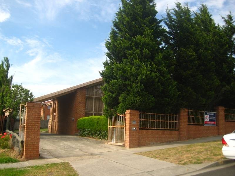 352 James Cook Drive, Endeavour Hills VIC 3802