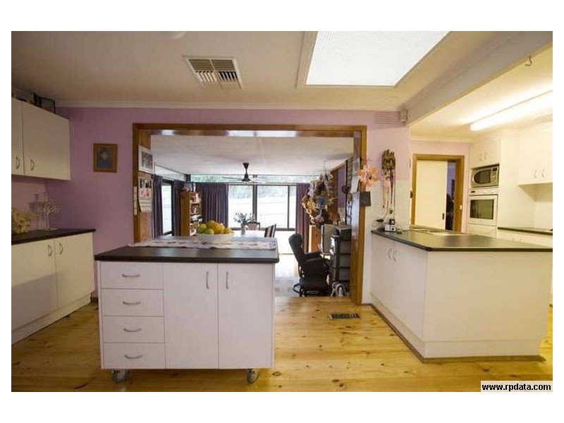 24 Gray Close, Endeavour Hills VIC 3802