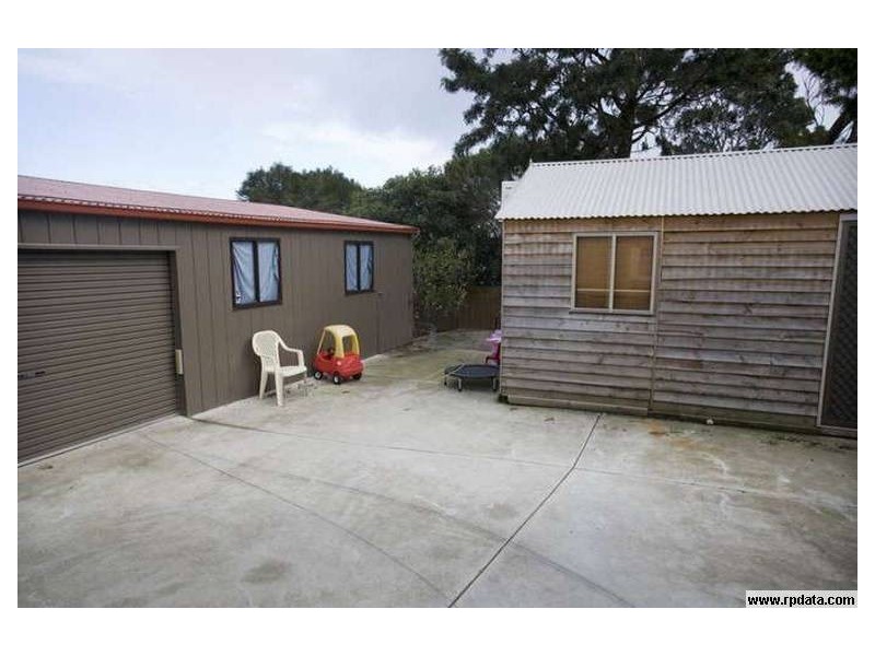 24 Gray Close, Endeavour Hills VIC 3802