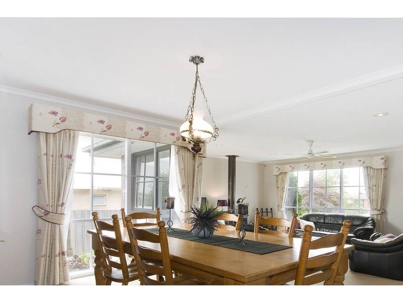 4 Sporing Court, Endeavour Hills VIC 3802