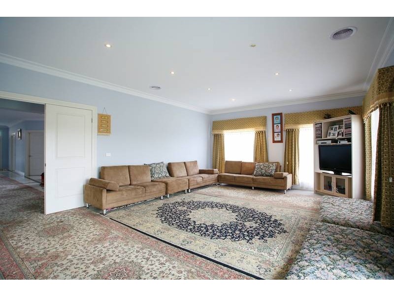 1 Denis Court, Narre Warren North VIC 3804
