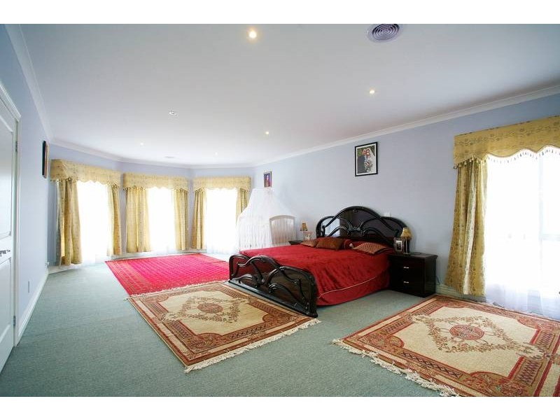 1 Denis Court, Narre Warren North VIC 3804