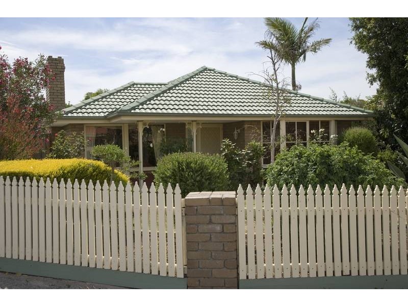 13 Broadwalk Grove, Endeavour Hills VIC 3802