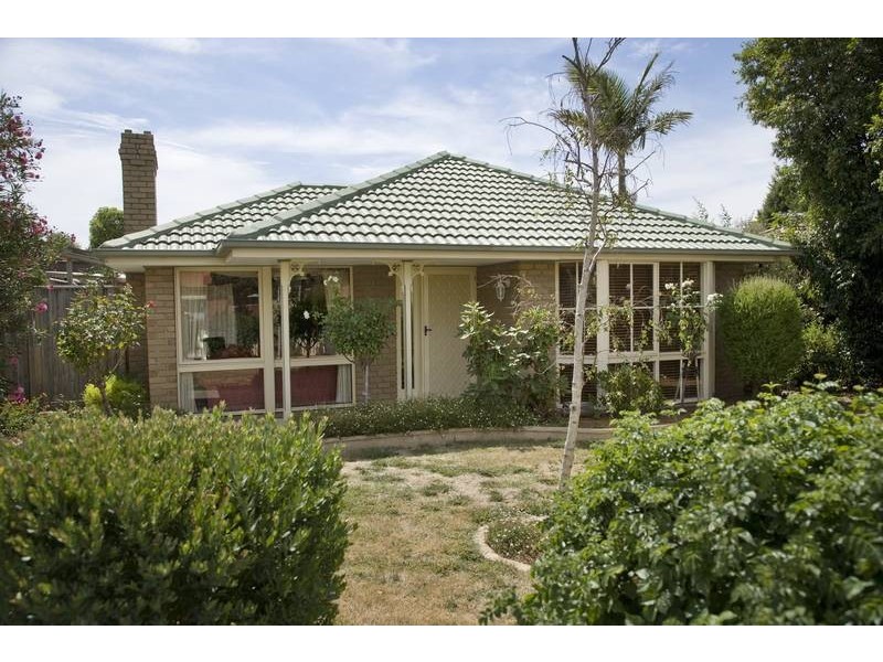 13 Broadwalk Grove, Endeavour Hills VIC 3802