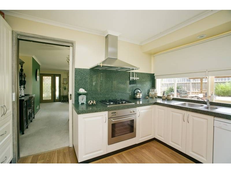 13 Broadwalk Grove, Endeavour Hills VIC 3802