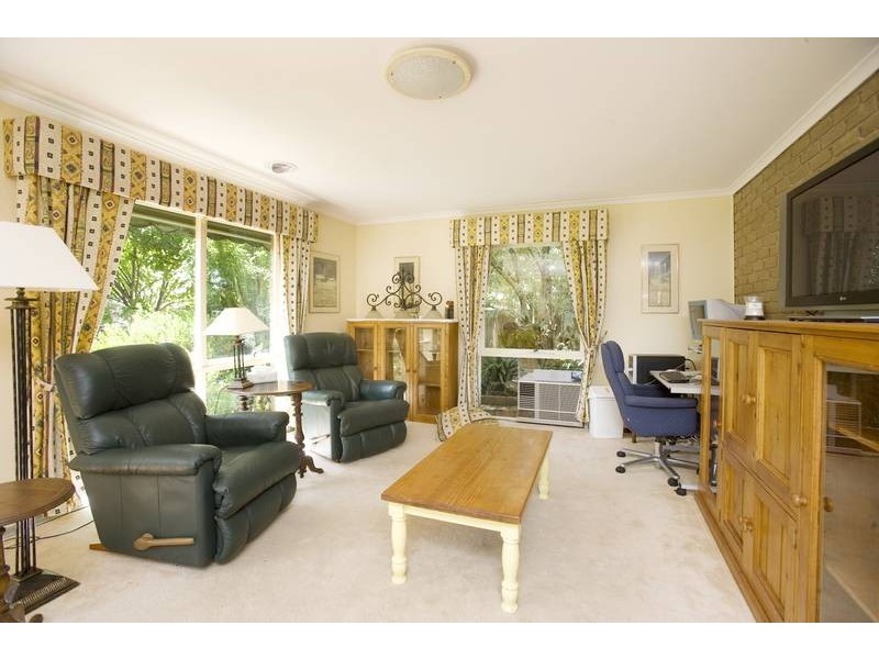 13 Broadwalk Grove, Endeavour Hills VIC 3802