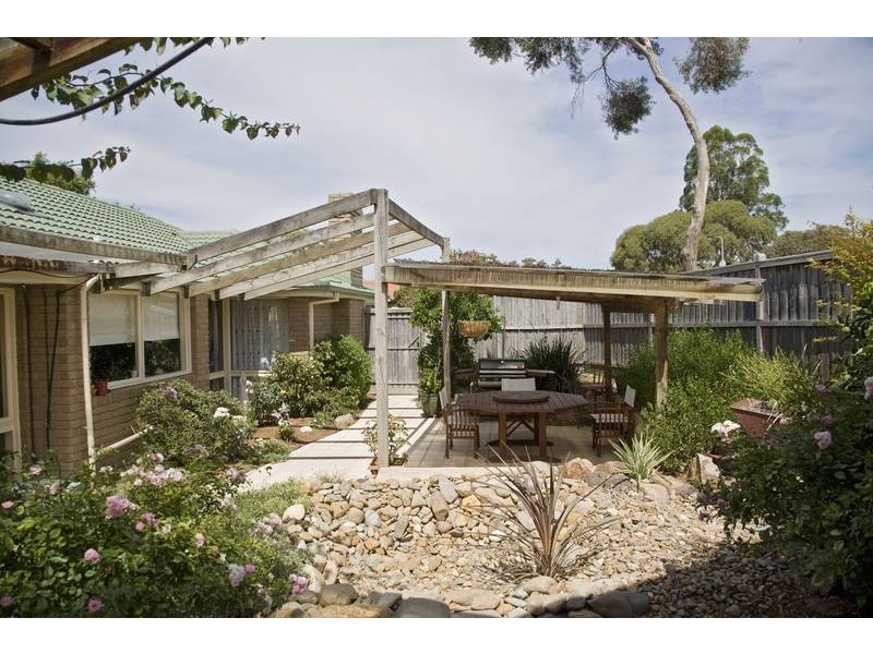 13 Broadwalk Grove, Endeavour Hills VIC 3802