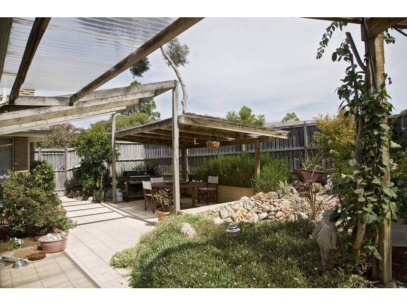 13 Broadwalk Grove, Endeavour Hills VIC 3802