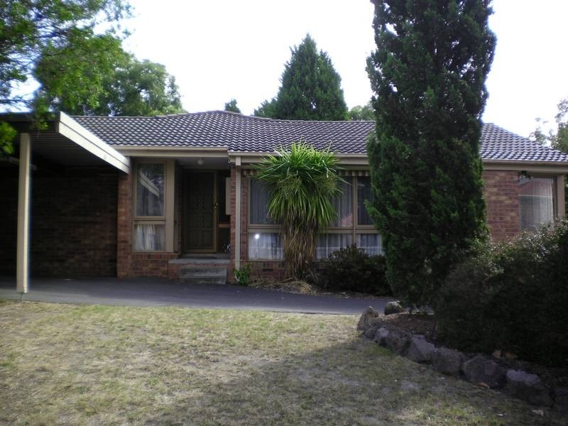 11 Clifton Way, Endeavour Hills VIC 3802