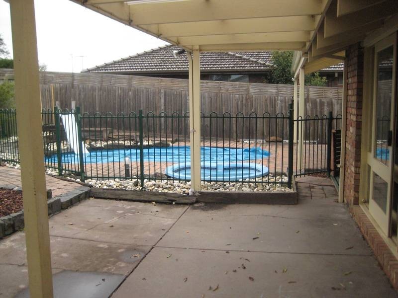 9 Nowell Court, Endeavour Hills VIC 3802