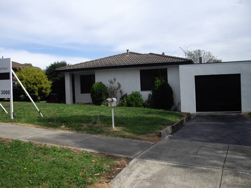 3 Lachlan Drive, Endeavour Hills VIC 3802