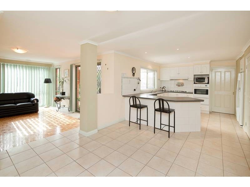 12 Renee Ave, Endeavour Hills VIC 3802