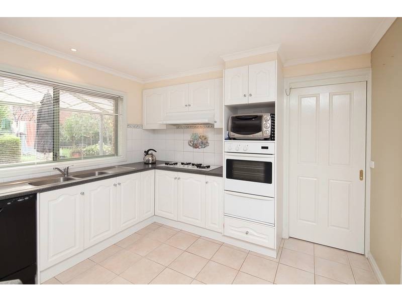 12 Renee Ave, Endeavour Hills VIC 3802