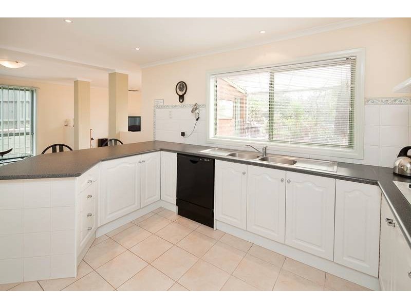 12 Renee Ave, Endeavour Hills VIC 3802