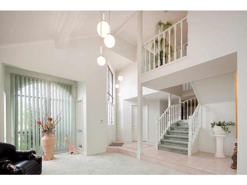 12 Renee Ave, Endeavour Hills VIC 3802