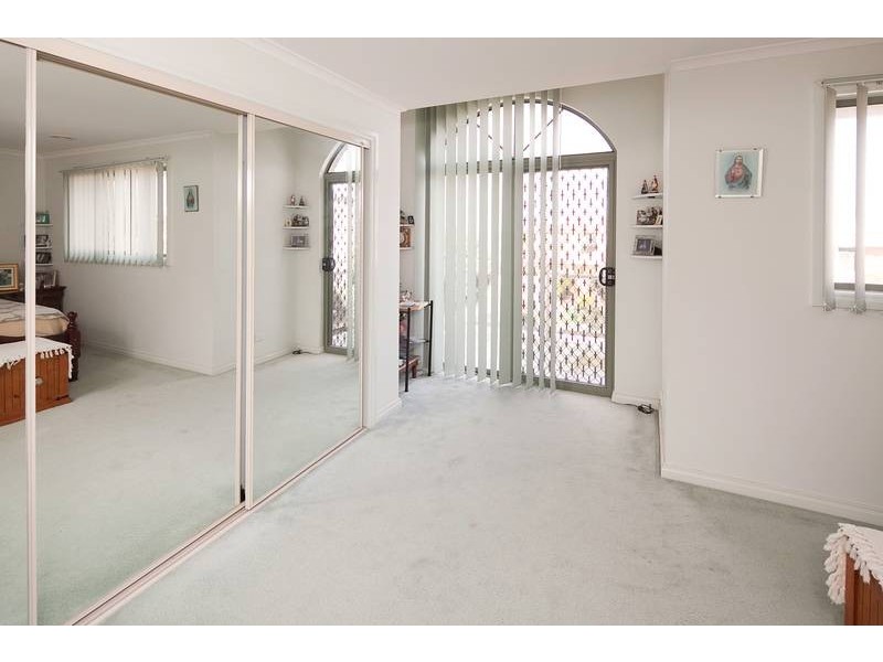 12 Renee Ave, Endeavour Hills VIC 3802