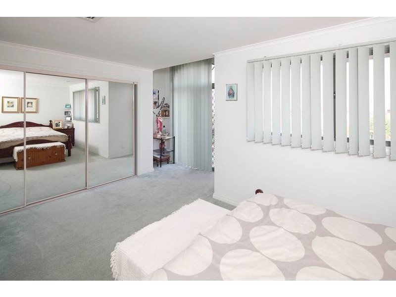 12 Renee Ave, Endeavour Hills VIC 3802