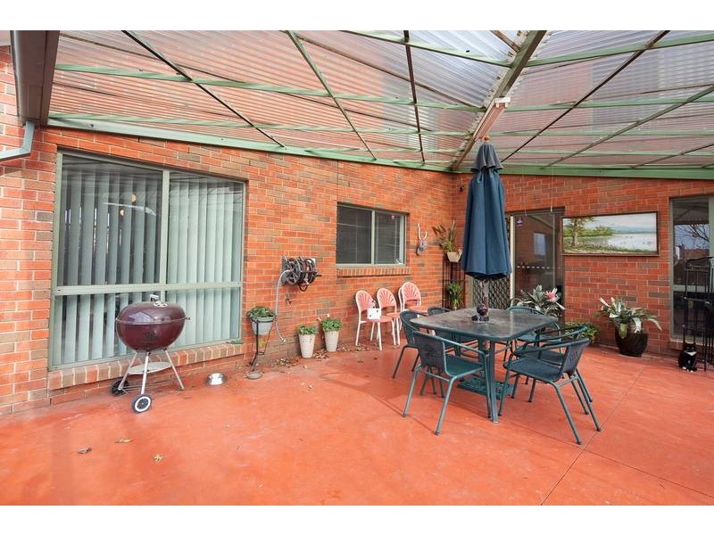 12 Renee Ave, Endeavour Hills VIC 3802