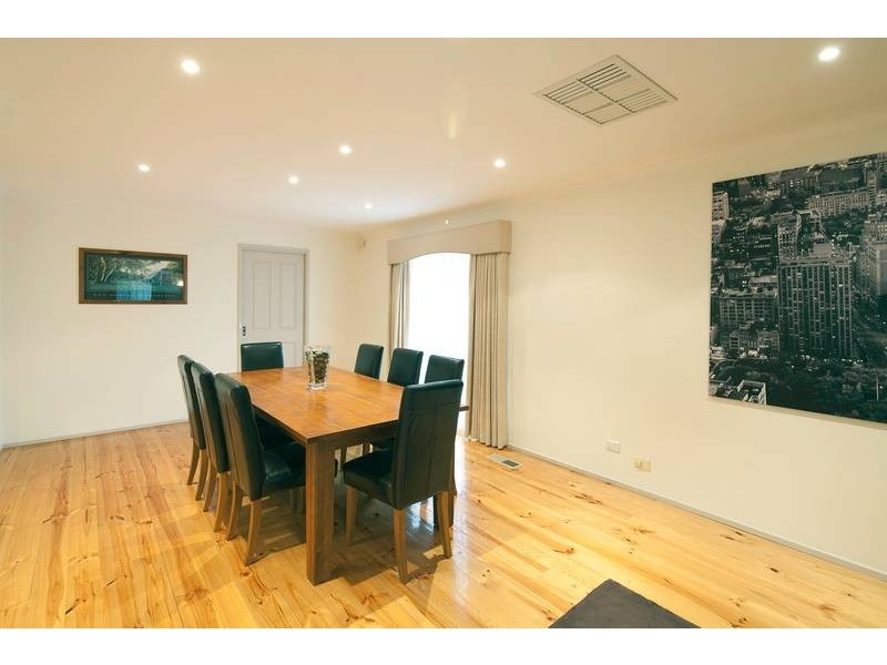 287 James Cook Drive, Endeavour Hills VIC 3802