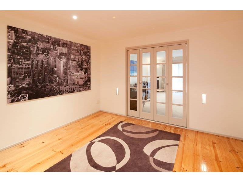 287 James Cook Drive, Endeavour Hills VIC 3802