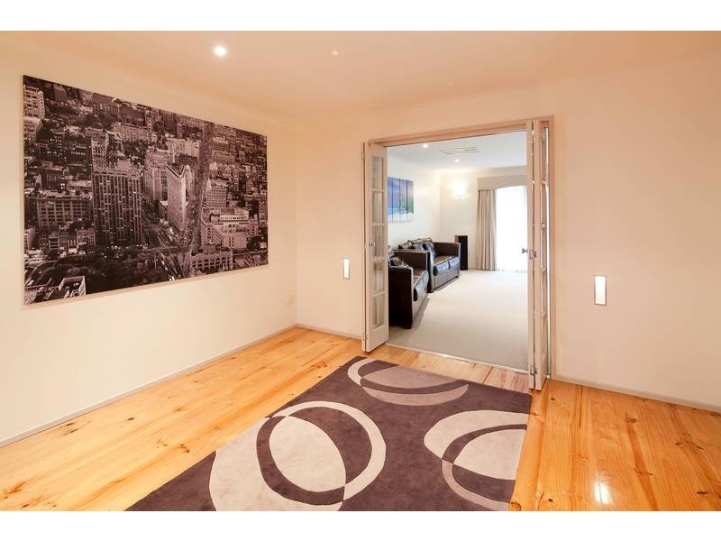 287 James Cook Drive, Endeavour Hills VIC 3802