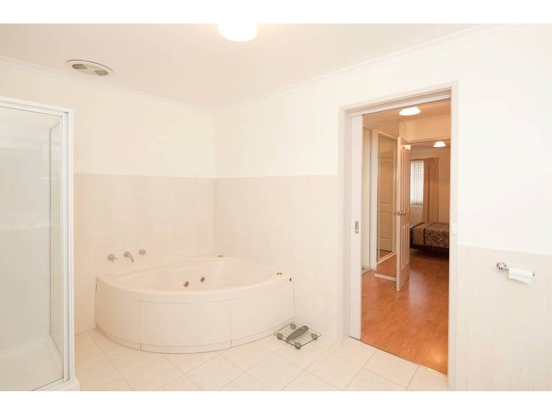 287 James Cook Drive, Endeavour Hills VIC 3802